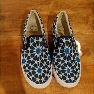 Bucket Feet C. Wonder Rare limited slip on shoes 6